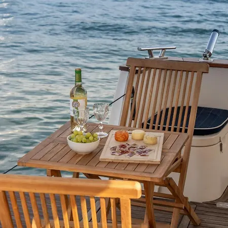 Botel Rose Dream Boat By Portugal Active