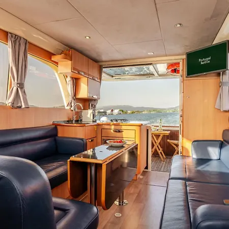 Rose Dream Boat By Portugal Active Botel Viana do Castelo