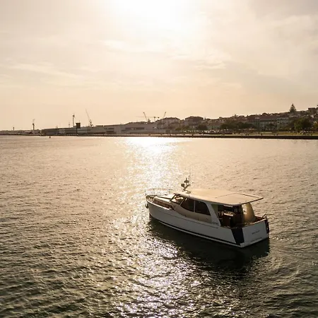 Botel Rose Dream Boat By Portugal Active *