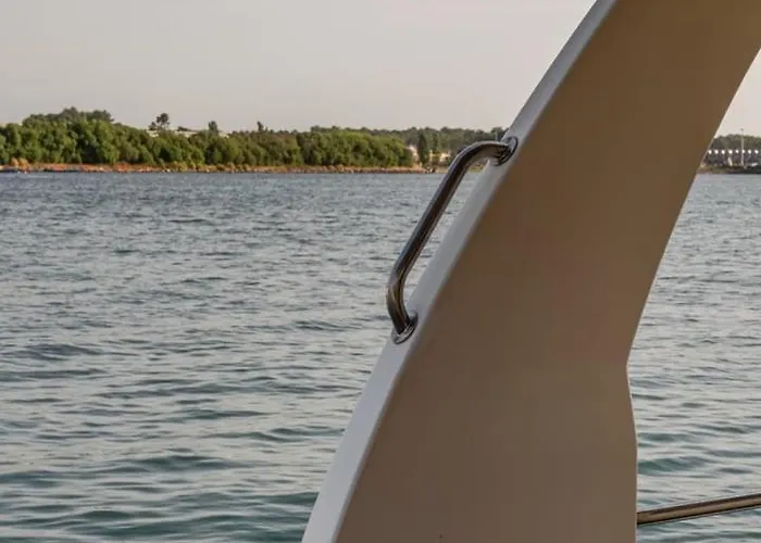 Rose Dream Boat By Portugal Active Botel *