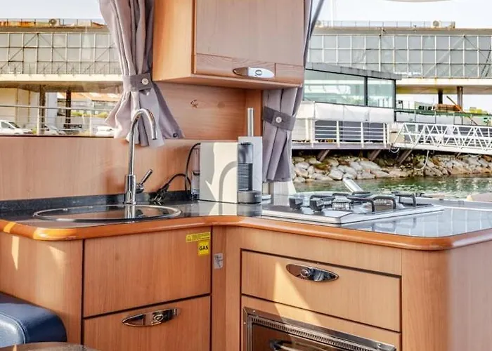 Rose Dream Boat By Portugal Active Botel