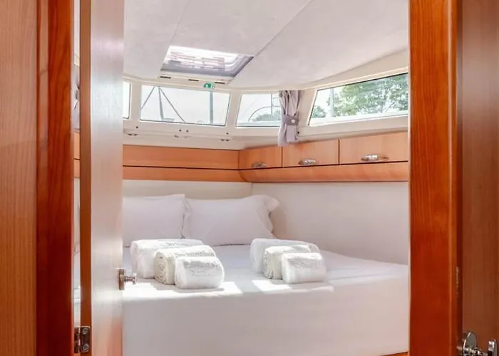 Rose Dream Boat By Portugal Active Botel *