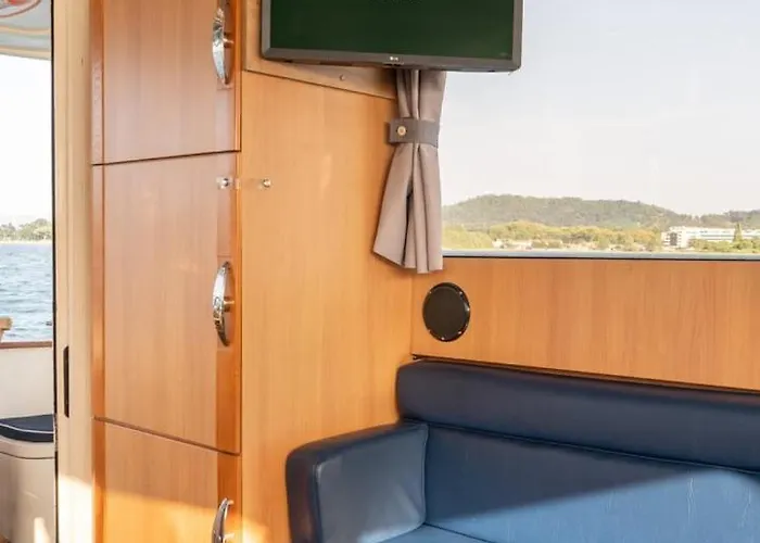 Rose Dream Boat By Portugal Active Botel Viana do Castelo