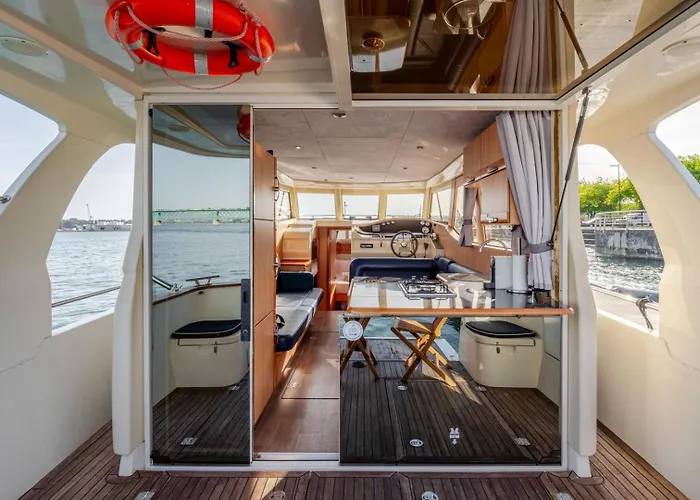 Rose Dream Boat By Portugal Active Botel *