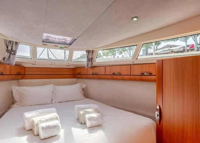 Rose Dream Boat By Portugal Active Botel Viana do Castelo