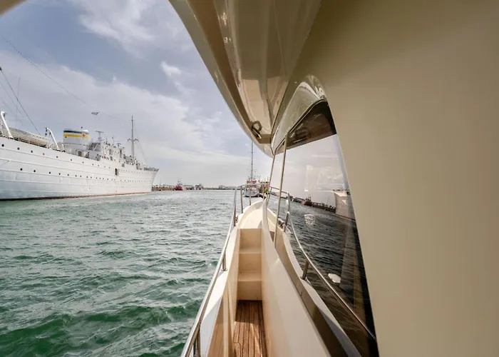 Rose Dream Boat By Portugal Active Botel *