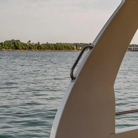 Rose Dream Boat By Portugal Active Botel *