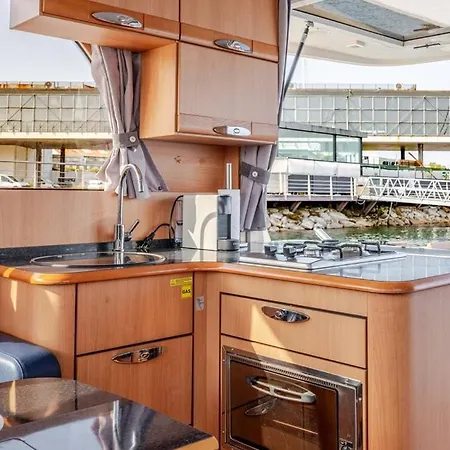 Rose Dream Boat By Portugal Active Botel