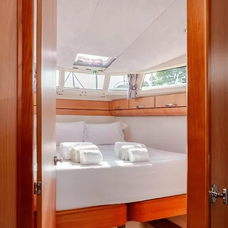 Rose Dream Boat By Portugal Active Botel *