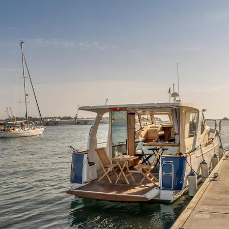 Rose Dream Boat By Portugal Active Botel