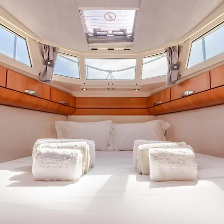 ספינת מלון Rose Dream Boat By Portugal Active *