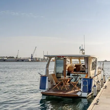 Rose Dream Boat By Portugal Active Botel Viana do Castelo