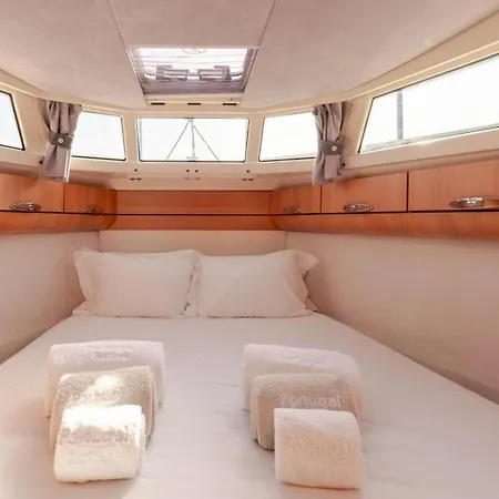 Rose Dream Boat By Portugal Active Botel *