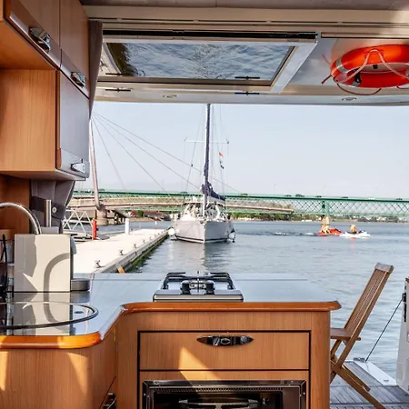 Rose Dream Boat By Portugal Active Botel Viana do Castelo