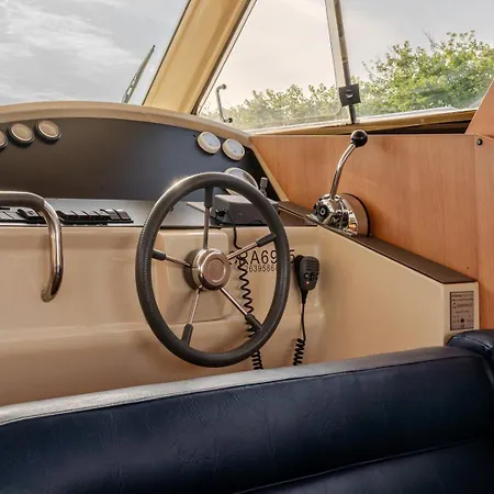 Botel Rose Dream Boat By Portugal Active