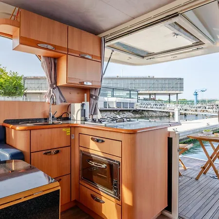 船屋 Rose Dream Boat By Portugal Active