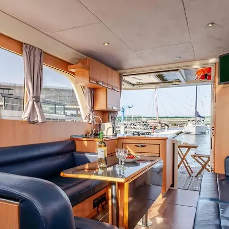 Rose Dream Boat By Portugal Active Bådhotel