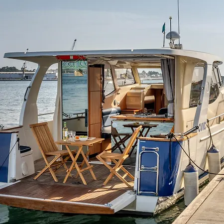Rose Dream Boat By Portugal Active Úszó hotel