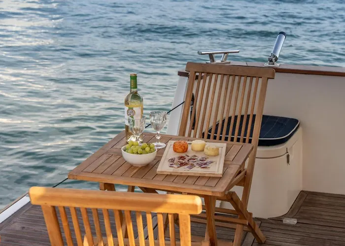 Botel Rose Dream Boat By Portugal Active