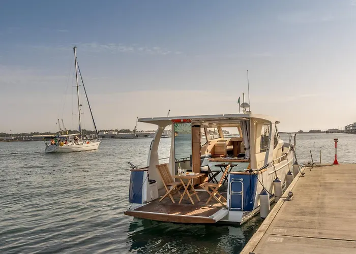 Rose Dream Boat By Portugal Active Botel