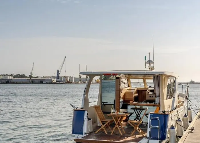Rose Dream Boat By Portugal Active Botel Viana do Castelo