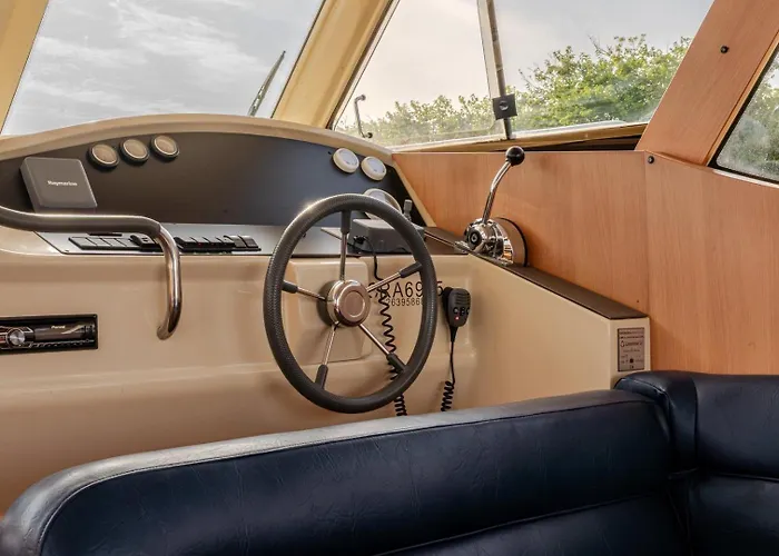 Botel Rose Dream Boat By Portugal Active