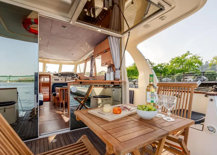 Rose Dream Boat By Portugal Active Botel *